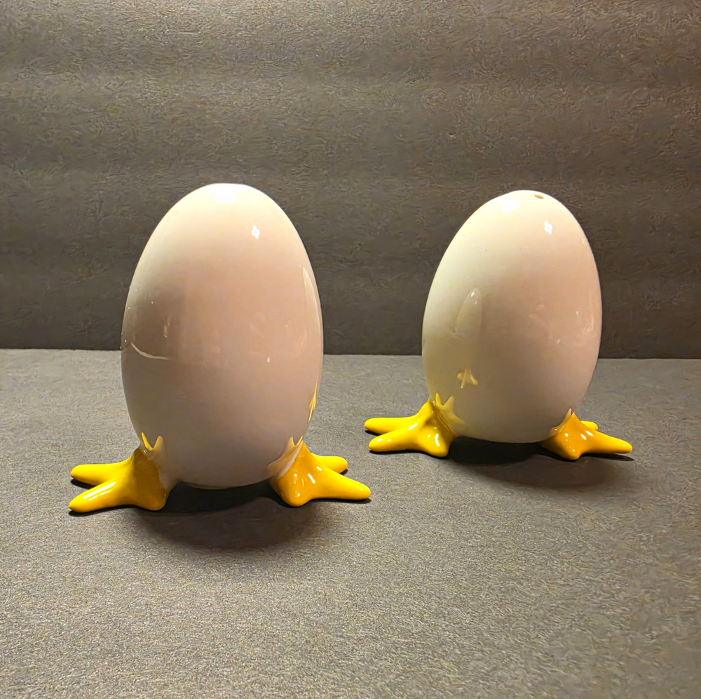 Cordon Bleu Intl Ceramic Novelty Chicken Feet Salt & Pepper Shakers w/ Box